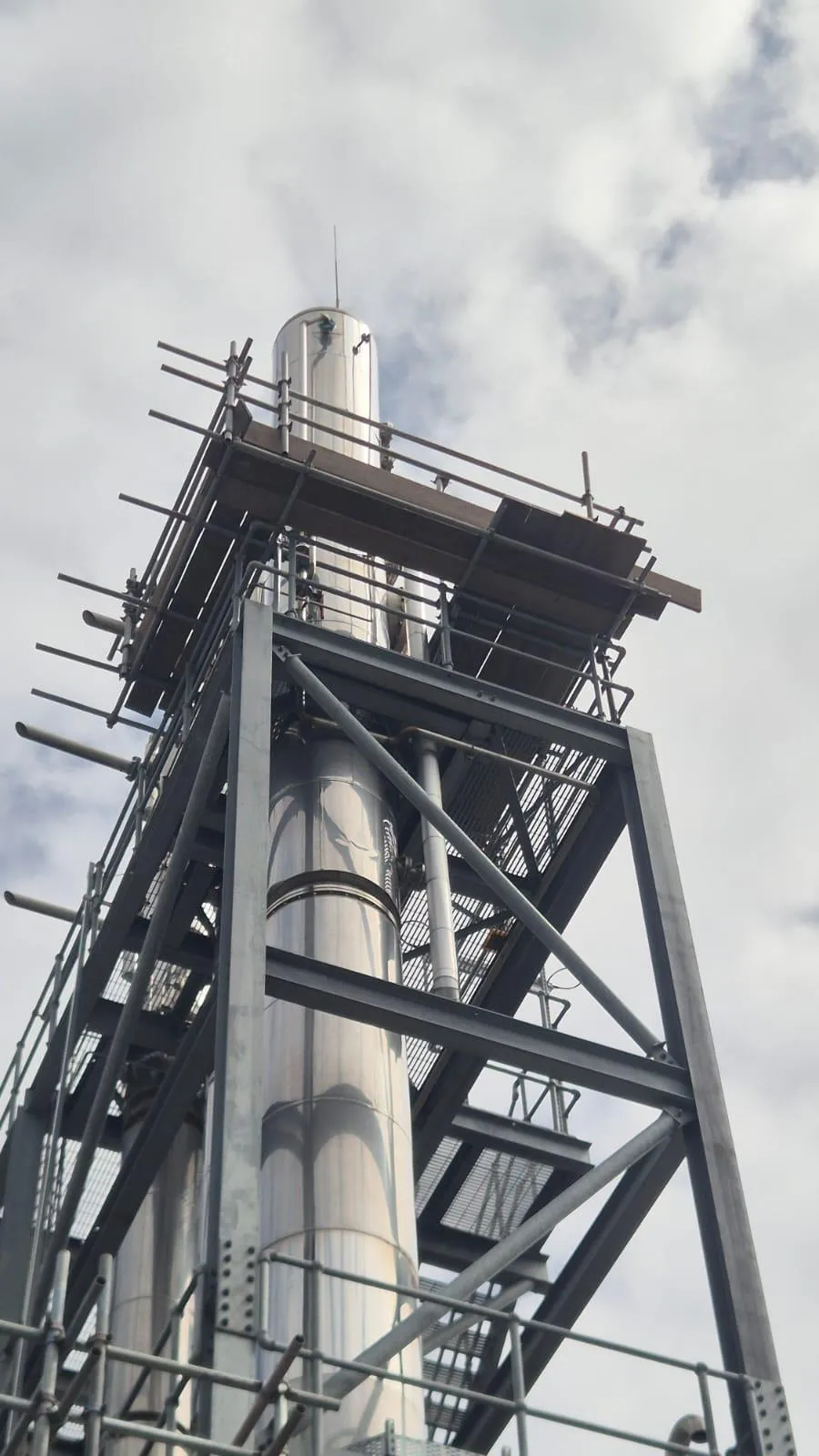 Scaffold platform around the top of a steel-framed flue stack