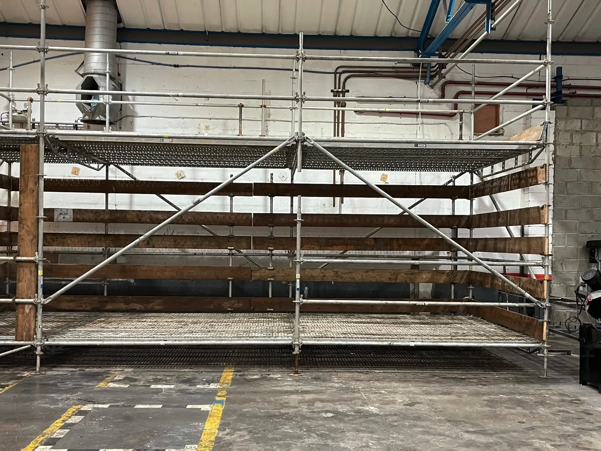 Scaffold platform built inside an industrial unit